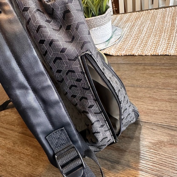 Skip Hop Saffiano Diaper Backpack Convertible Gold Zippers Geometric Print - Picture 6 of 10